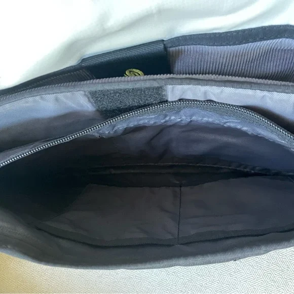 TIMBUK2 LARGE LAPTOP BAG 18x12 note: missing shoulder strap . - Picture 3 of 8